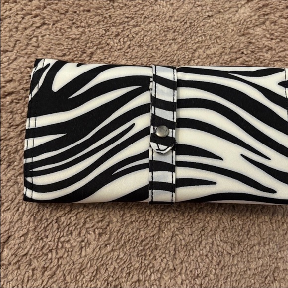 NWT Prezerve Elegant Zebra Print Women's Clutch with Embellishment - Picture 2 of 5